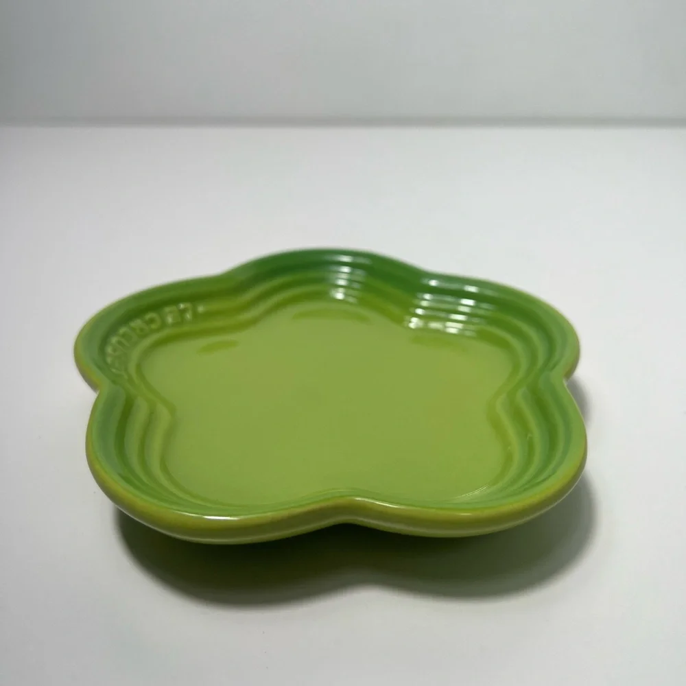 Le Creuset Stoneware Flower Petal Scalloped Trinket Dish Plate Tray